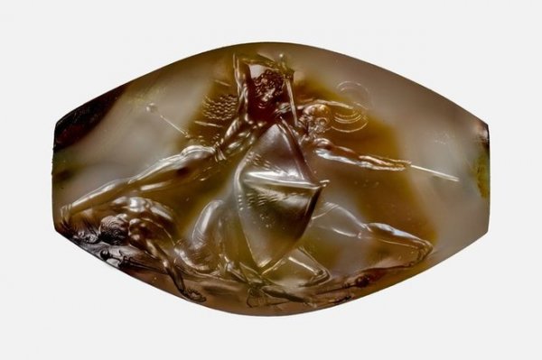 В Греции обнаружен древний полудрагоценный камень с гравировкой