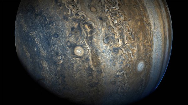 NASA опубликовали снимок загадочных белых овалов на поверхности Юпитера