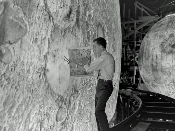 Инопланетяне оставили на Луне человеческий скелет: Мао Кан раскрыл тайну миссии «Apollo 11»