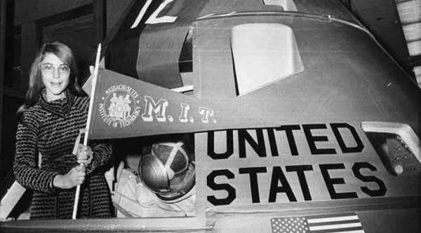 Доказана фальсификация полета на Луну: Амстронг рассказал о «теории заговора»