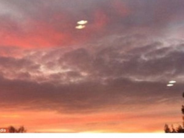 В Великобритании парень опубликовал фото с розовым НЛО