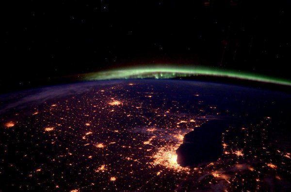 Астронавт из NASA опубликовал фото волшебного северного сияния из МКС
