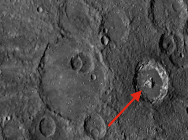 Древняя пирамида в кратере Меркурия: NASA ретуширует фото, опубликованные Уорингом