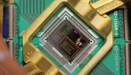 D-Wave выведет на рынок 2000-кубитный квантовый компьютер