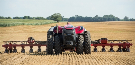 Видео: автономный трактор Case IH самостоятельно возделывает поля